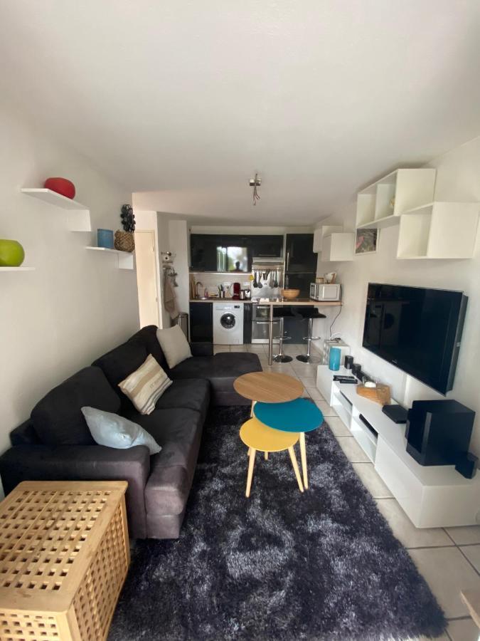 Logement Entier T2 Climatise, Parking Gratuit, Jardin, Plage A 2Min A Pied Sanary-sur-Mer Exteriör bild